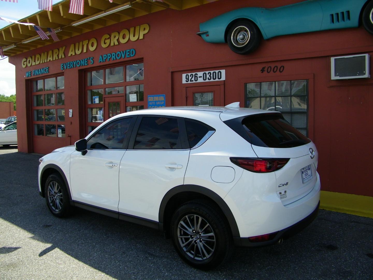 2019 White /Beige Mazda CX-5 Touring (JM3KFACM8K1) with an 2.5L L4 DOHC 16V engine, 6A transmission, located at 4000 Bee Ridge Road, Sarasota, FL, 34233, (941) 926-0300, 27.298664, -82.489151 - Photo#4